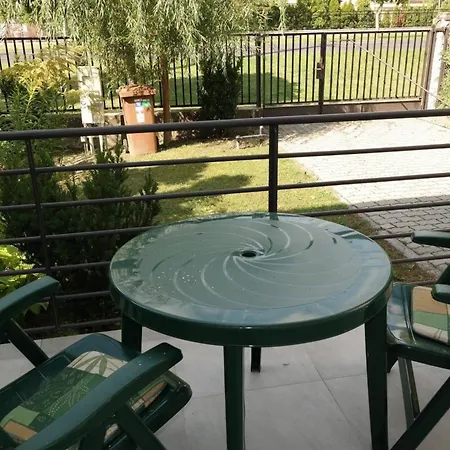 Holiday home Doppelhaushaelfte Fuer Sechs Personen Mit Terrasse