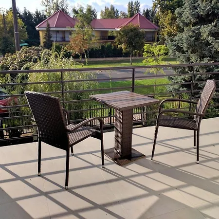 Doppelhaushaelfte Fuer Sechs Personen Mit Terrasse * Szantod